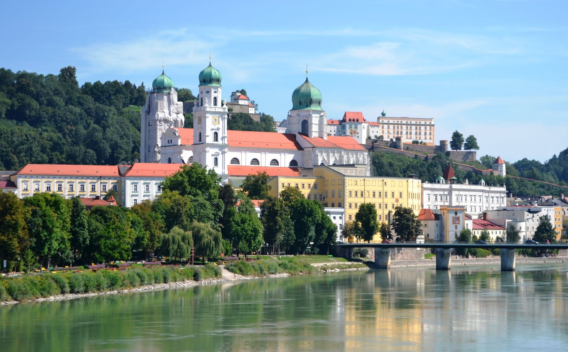 Der Passauer Dom vom Fünferlsteg aus gesehen